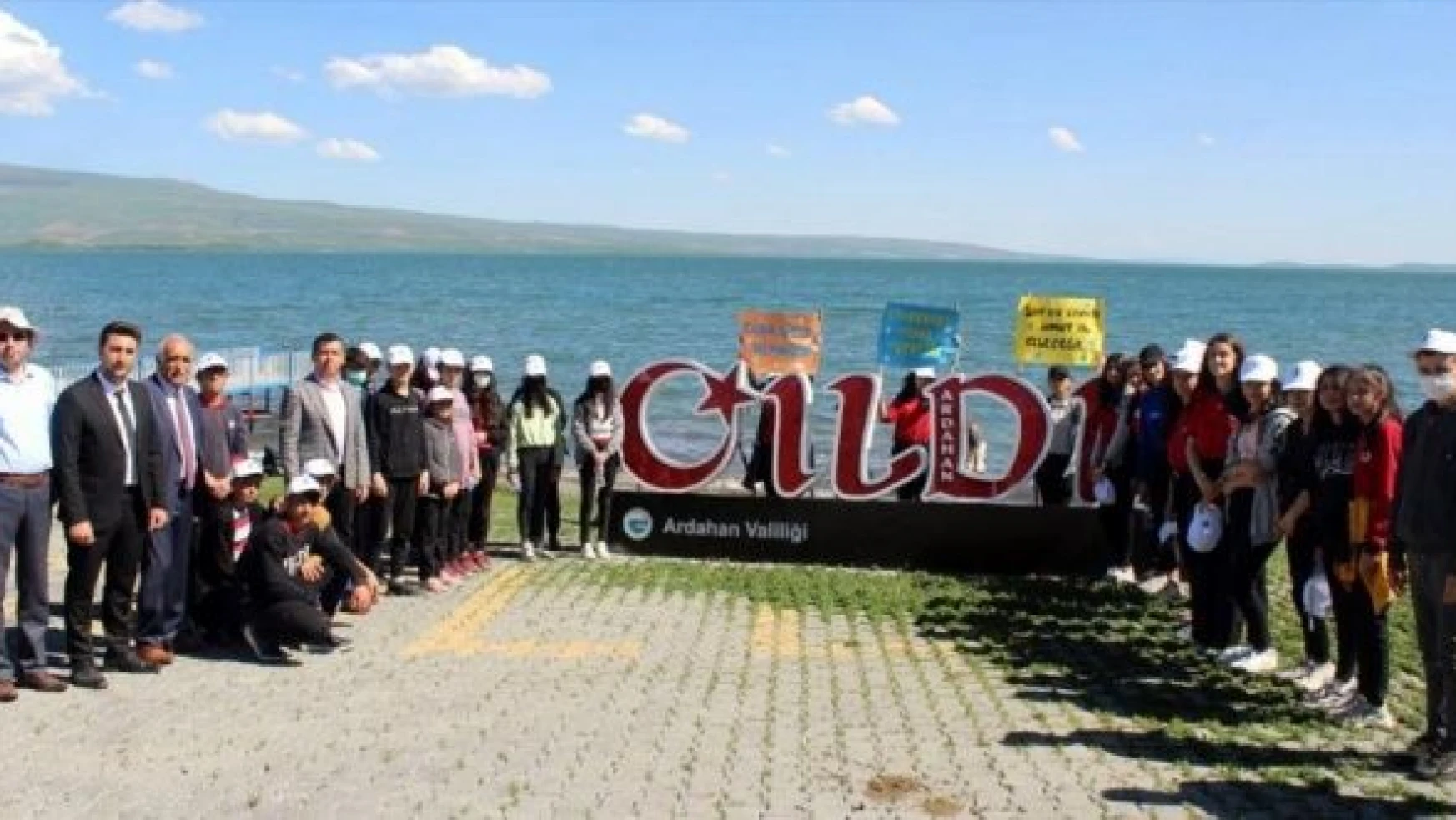 'Türkiye Çevre Haftası'nda Çıldır Gölü kıyısı temizlendi