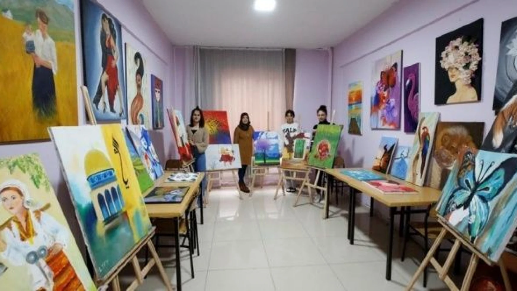 Elazığ'da üniversiteli kız öğrenciler  sanatla buluştu