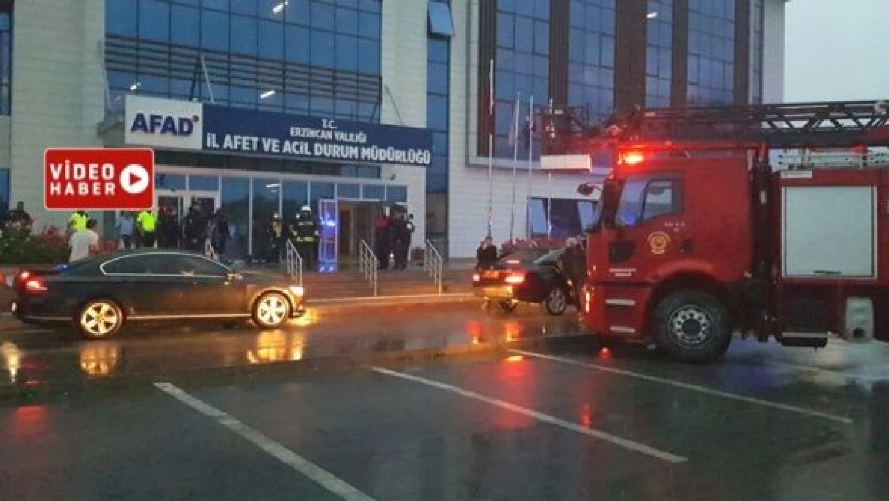 Erzincan AFAD binasına yıldırım düştü