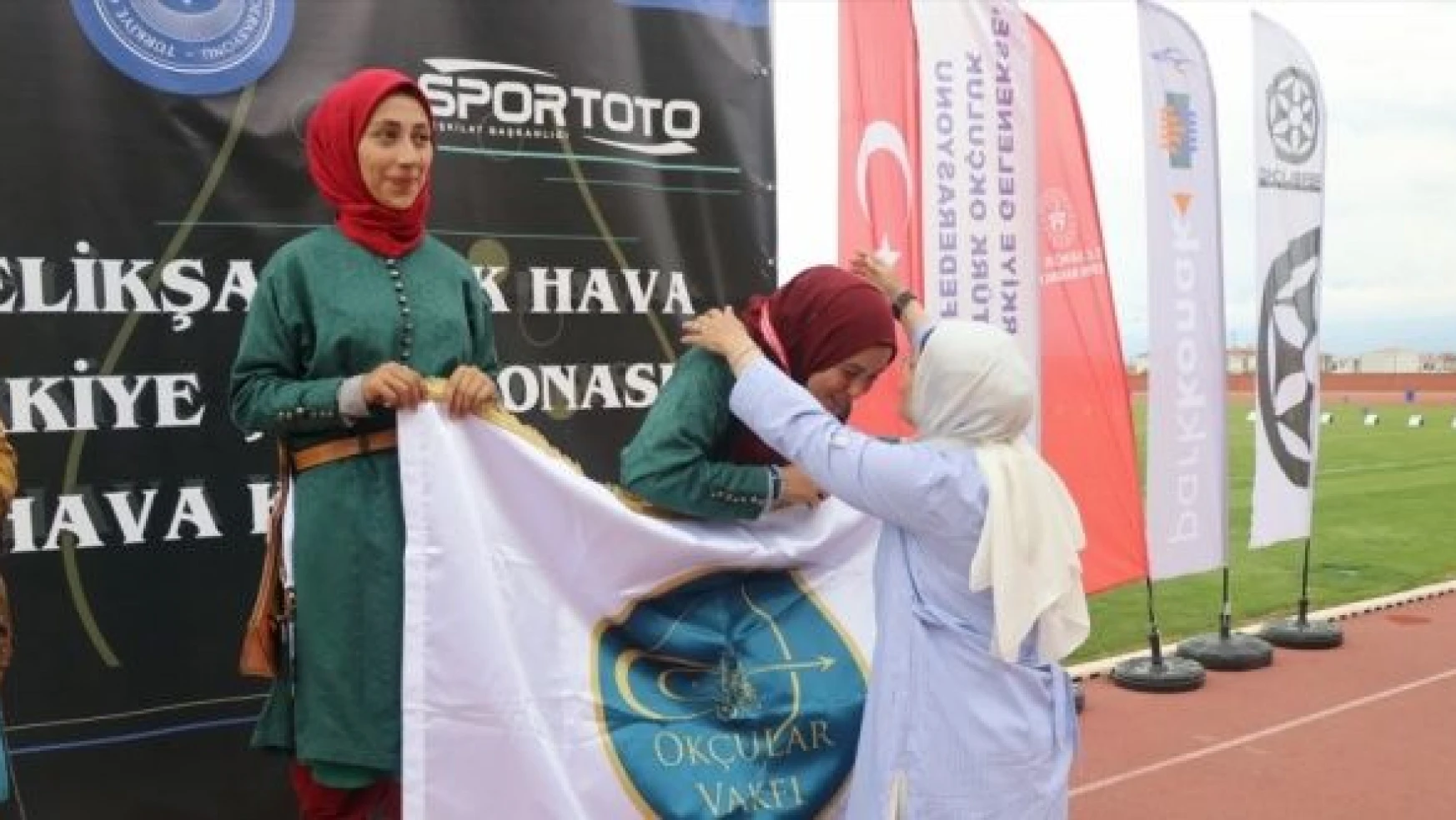 Erzincan'daki Geleneksel Okçuluk Türkiye Şampiyonası devam ediyor
