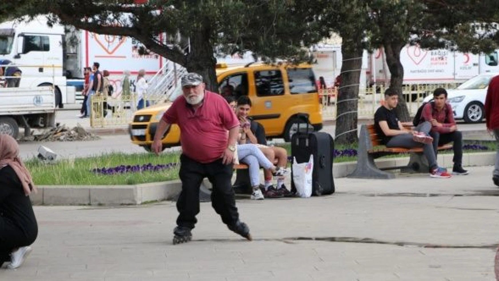 Erzurum'da 70 yaşındaki patenci beğeni topluyor
