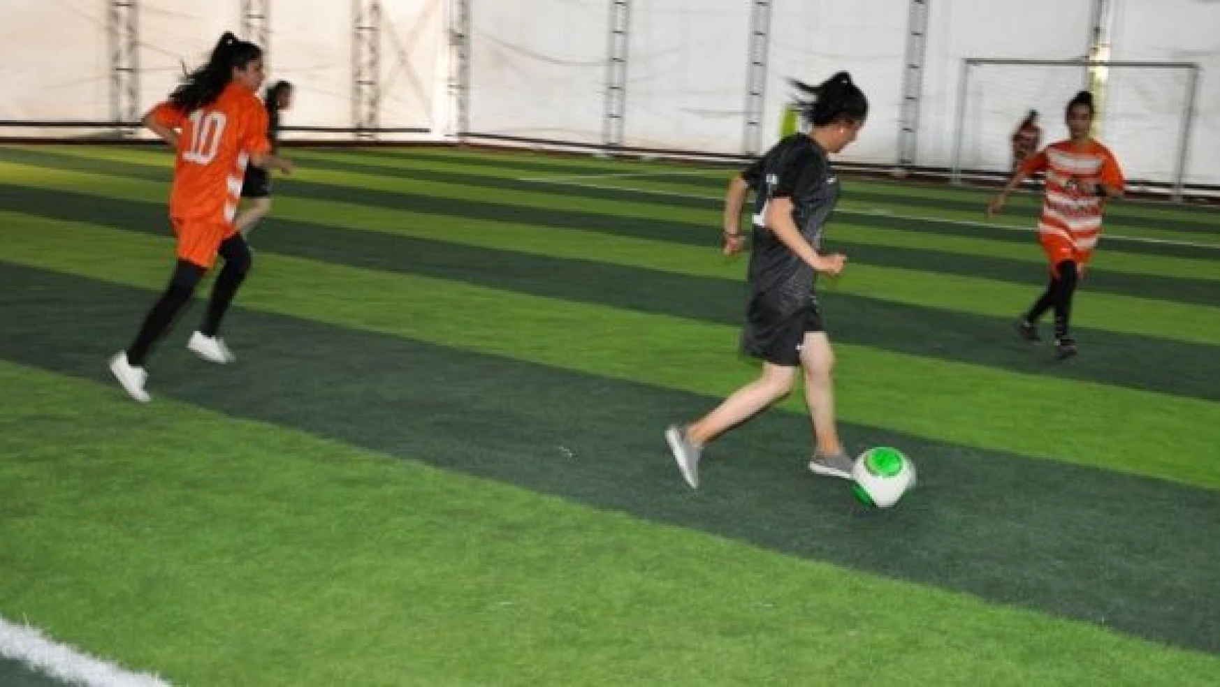 Hakkari'de Gençlik Futbol Turnuvası gerçekleştirildi