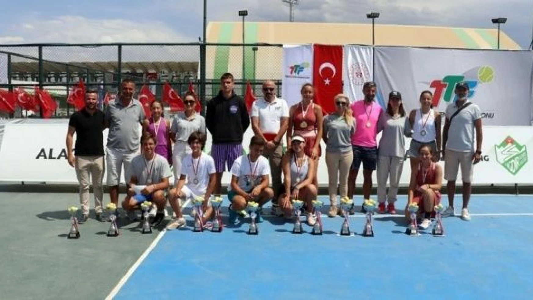 Iğdır'da  Kayısı Cup Tenis Turnuvası sona erdi