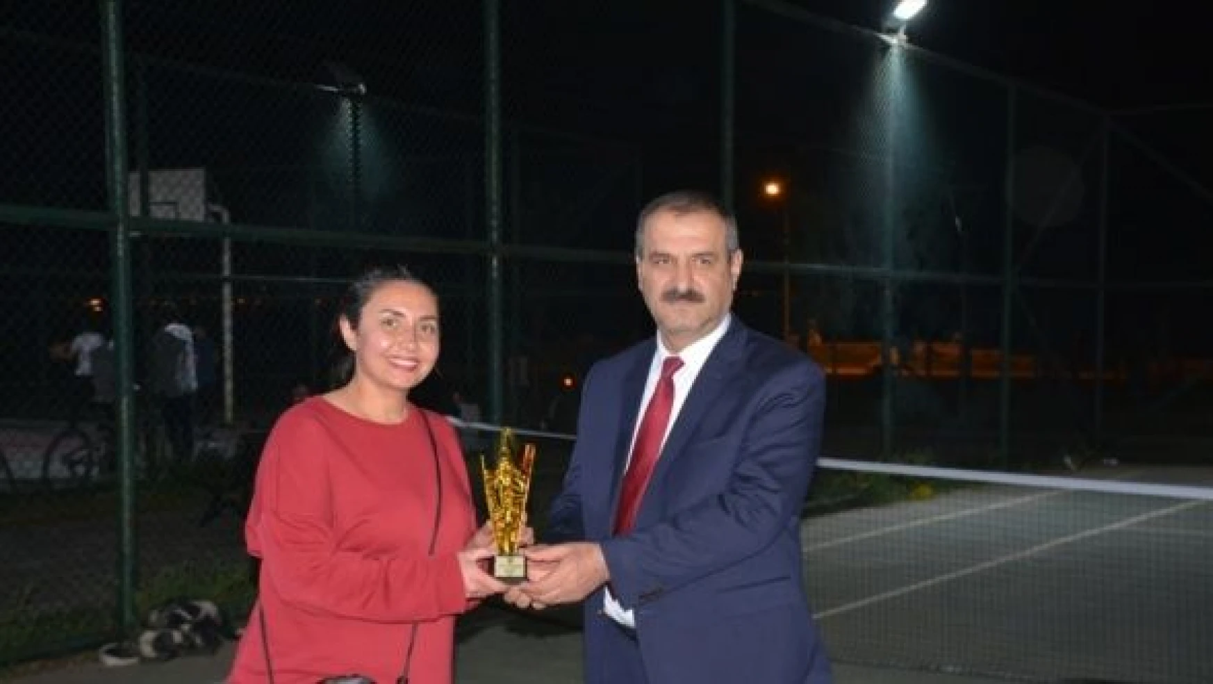 Tatvan'da 'Tenis Turnuvası' düzenlendi