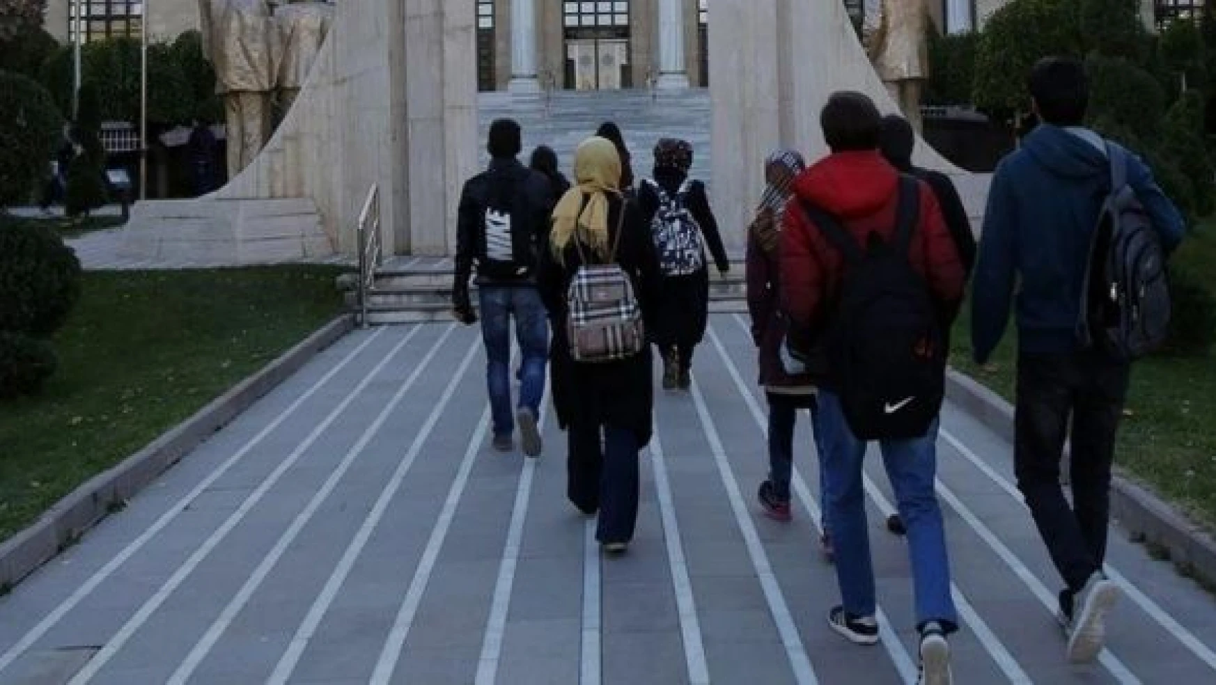 Üniversitelerde ilk sırada Suriyeliler var !
