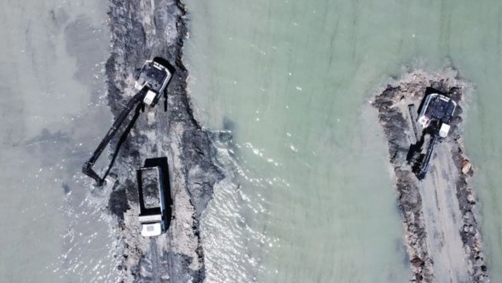 Van Gölü'nün zemininden 260 bin metreküp dip çamuru temizlendi