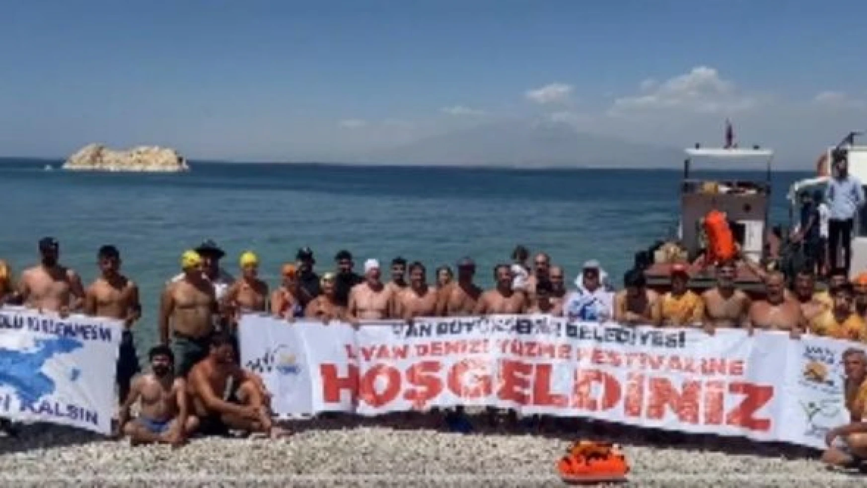 Aktivistler Van Gölü için Bitlis'e yüzüyor
