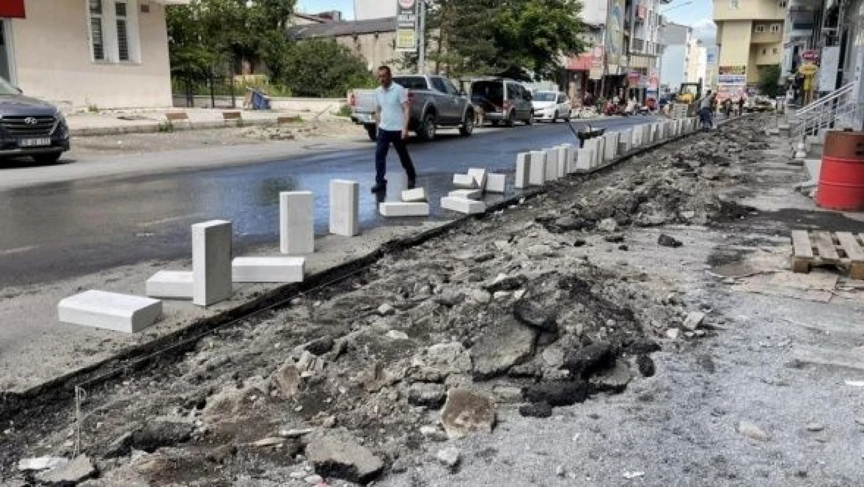  Ardahan Belediyesi yol ve kaldırımları yenileniyor