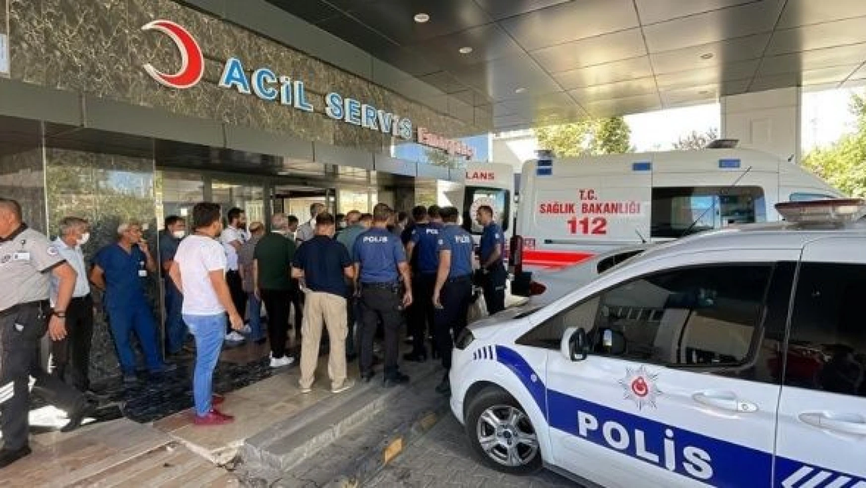 Elazığ'da hastanede silahlar patladı!