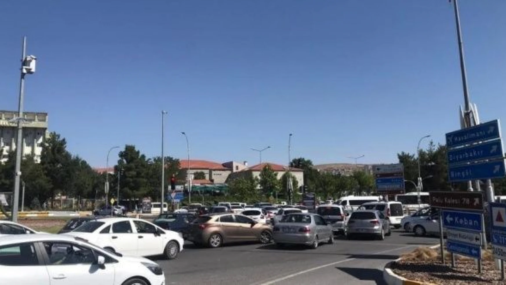 Elazığ'da KPSS trafiği kilitledi