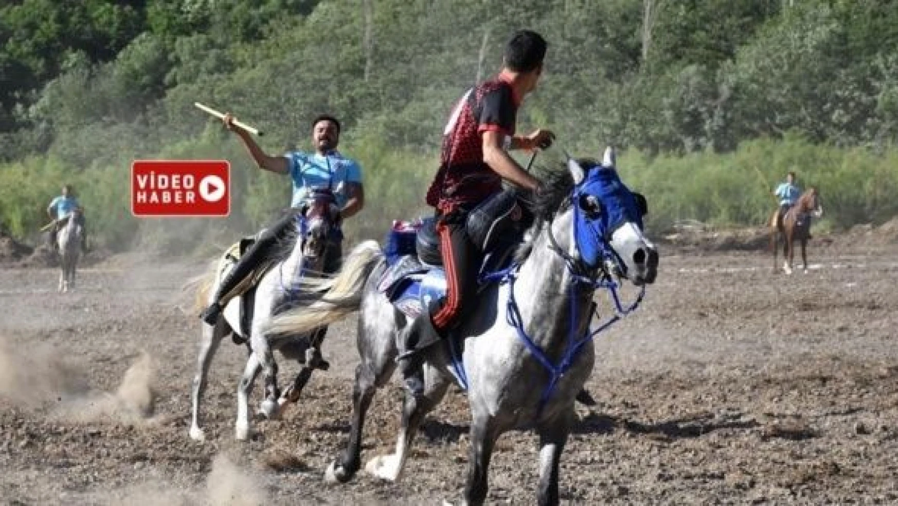Erzincan'da cirit sporcuları nefes kesti
