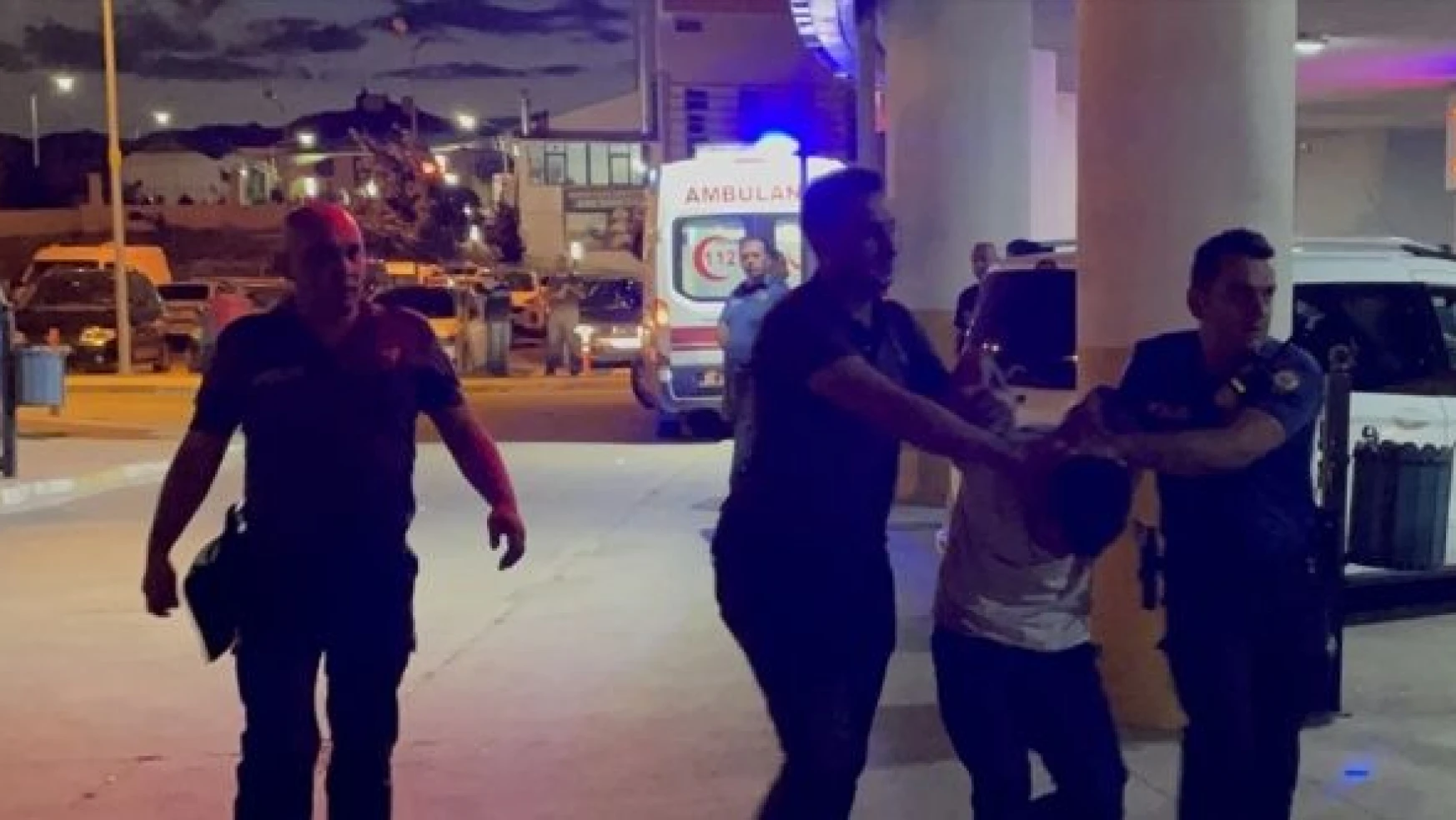 Erzincan'da polis memuruna bıçaklı saldırı