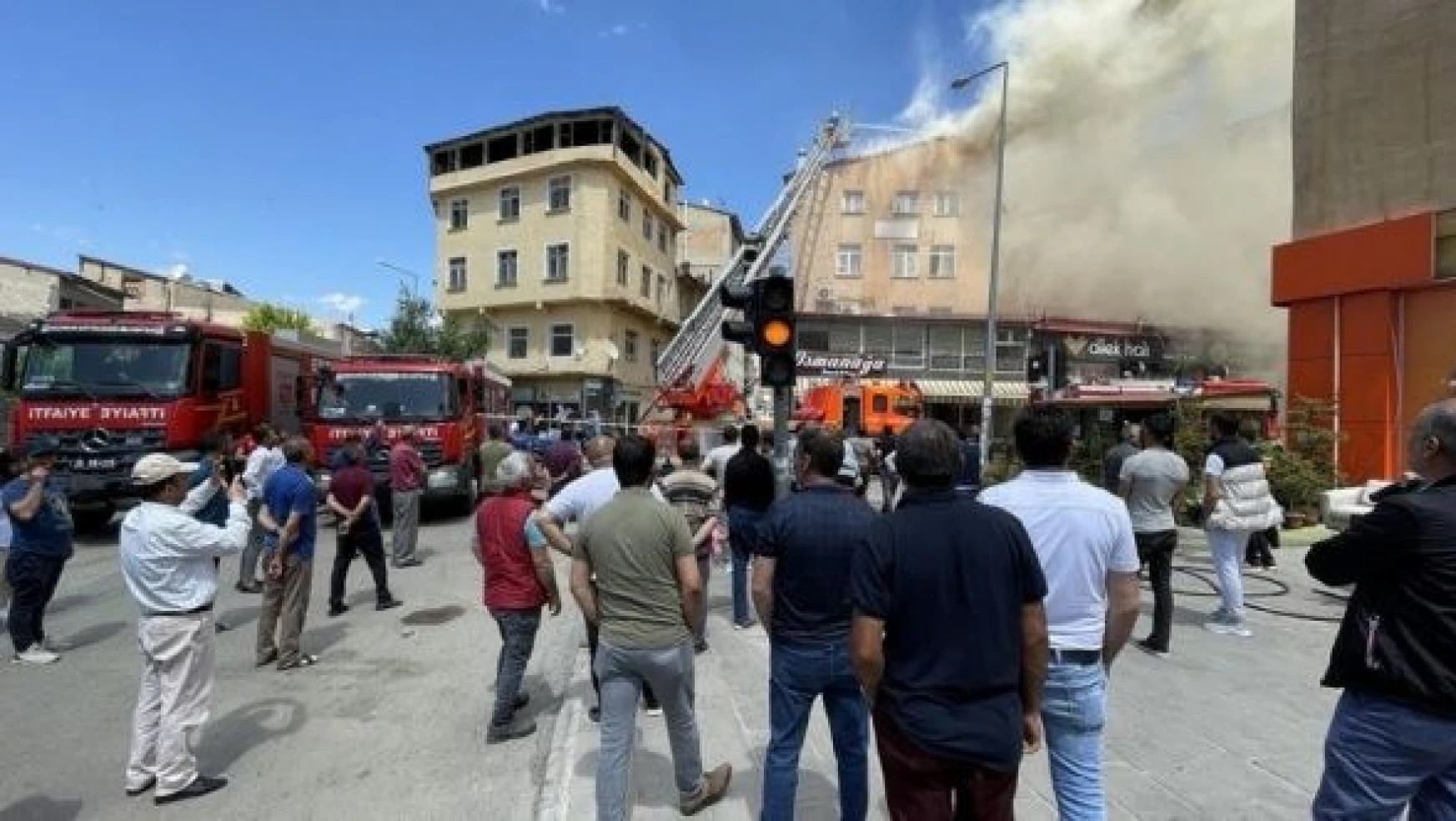 Erzurum'da otel yangını!