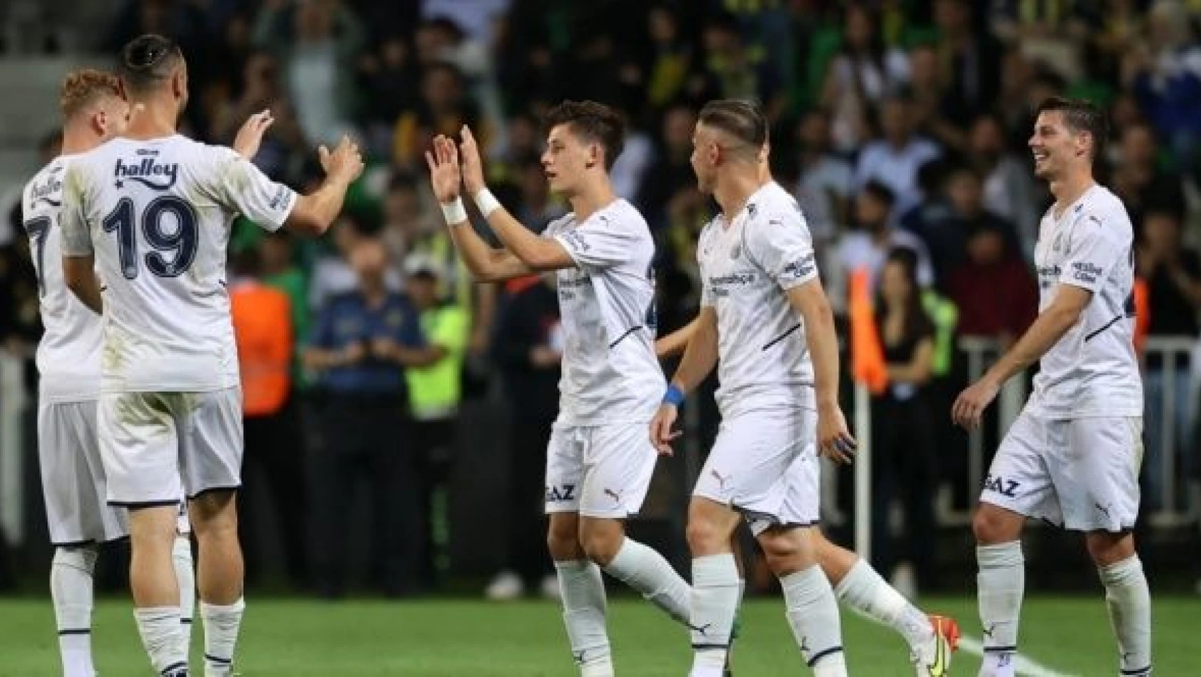 Fenerbahçe'de Dinamo Kiev maçlarının kadrosu UEFA'ya bildirildi