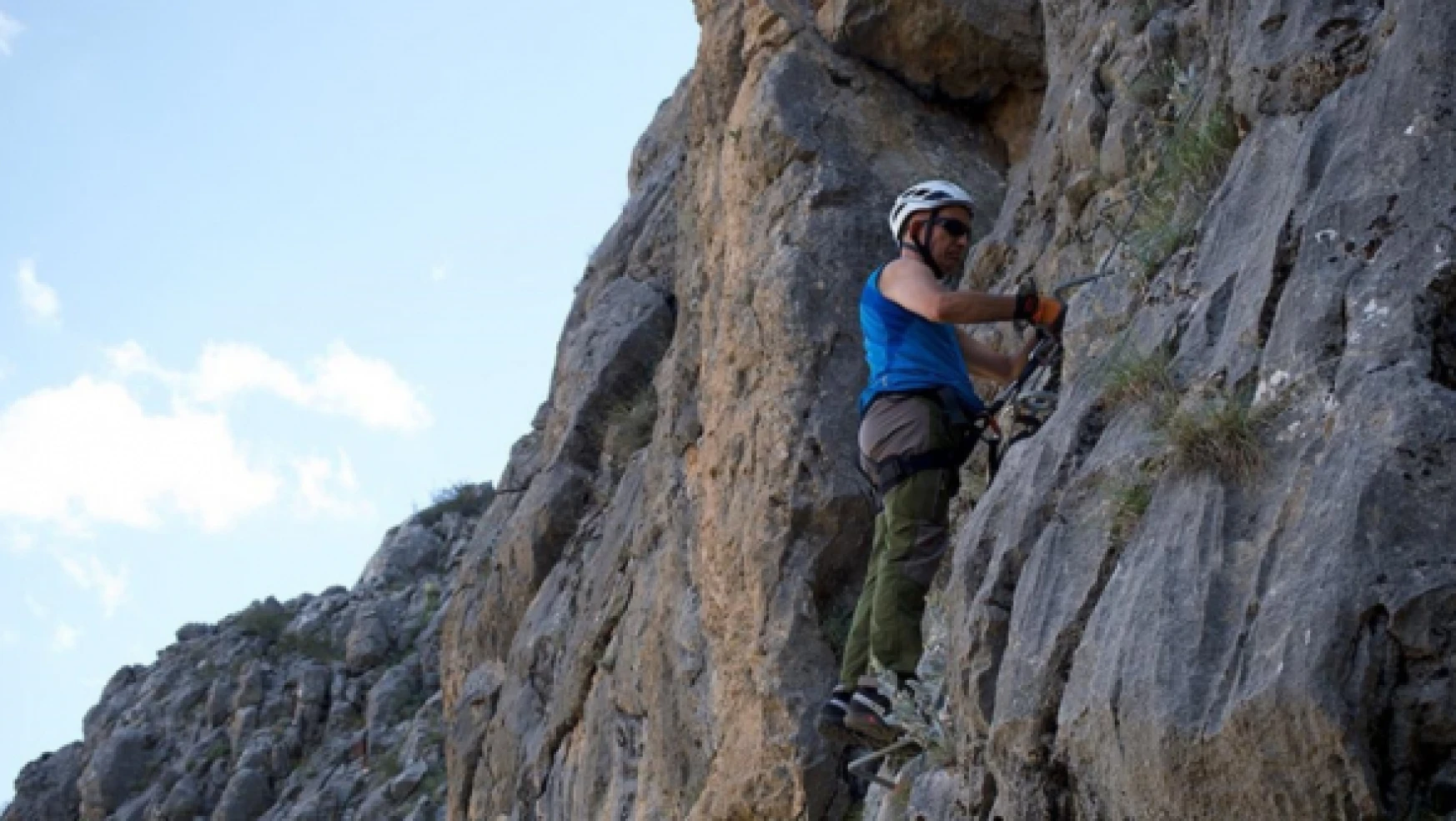 Görme engelli Türk dağcı  Viea Ferrata'ya tırmanış gerçekleştirdi