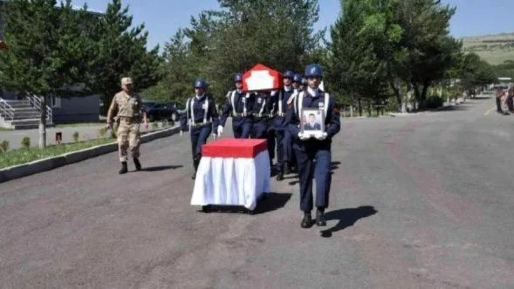 Kars'ta hayatını kaybeden astsubay son yolcuğuna uğurlandı