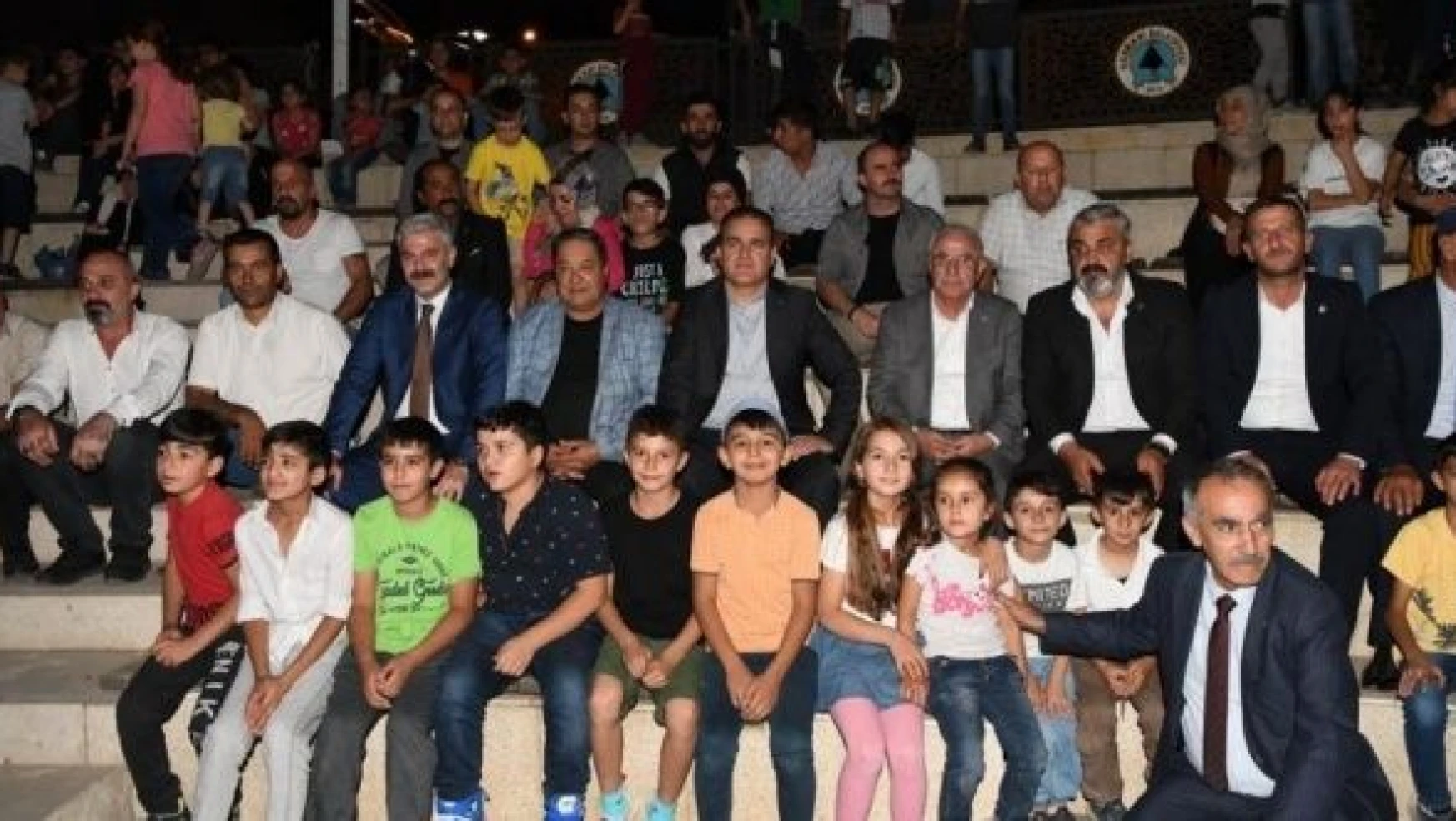 MHP heyeti Hakkari'de kültür ve sanat etkinliğine katıldı