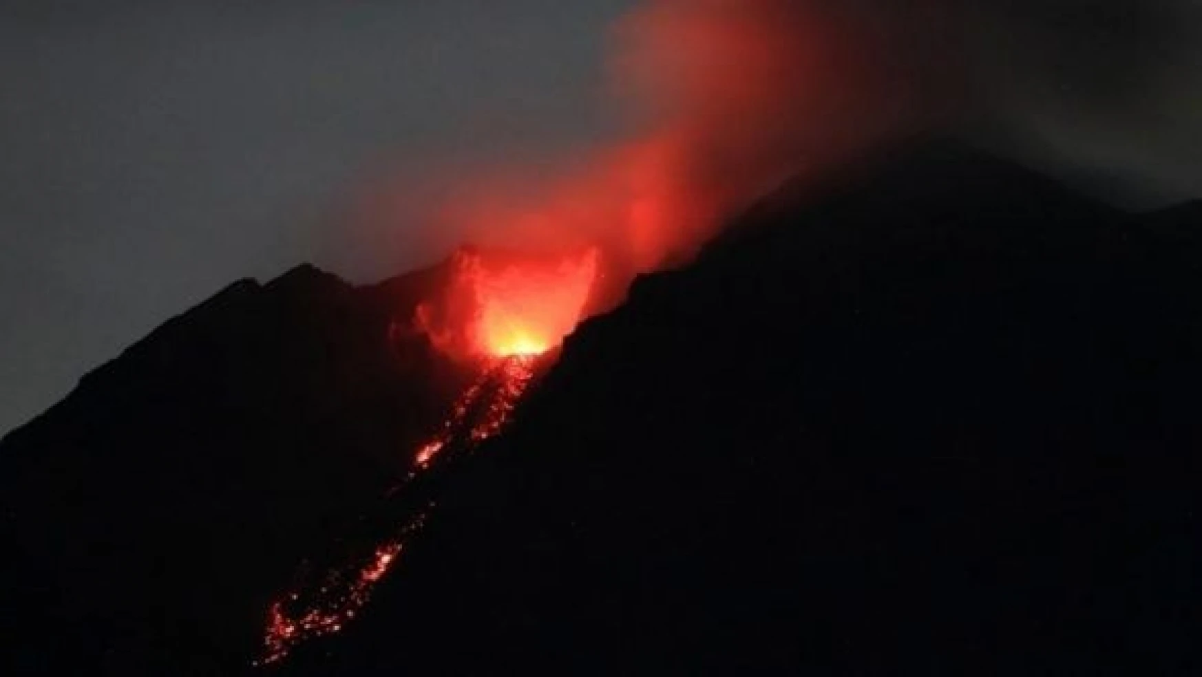 Sakurajima Yanardağı patladı!