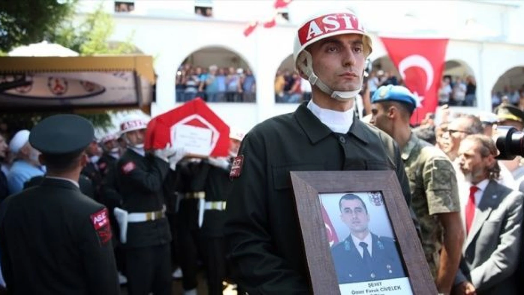 Şehit Piyade Teğmen Civelek'in cenazesinde gözyaşları sel oldu