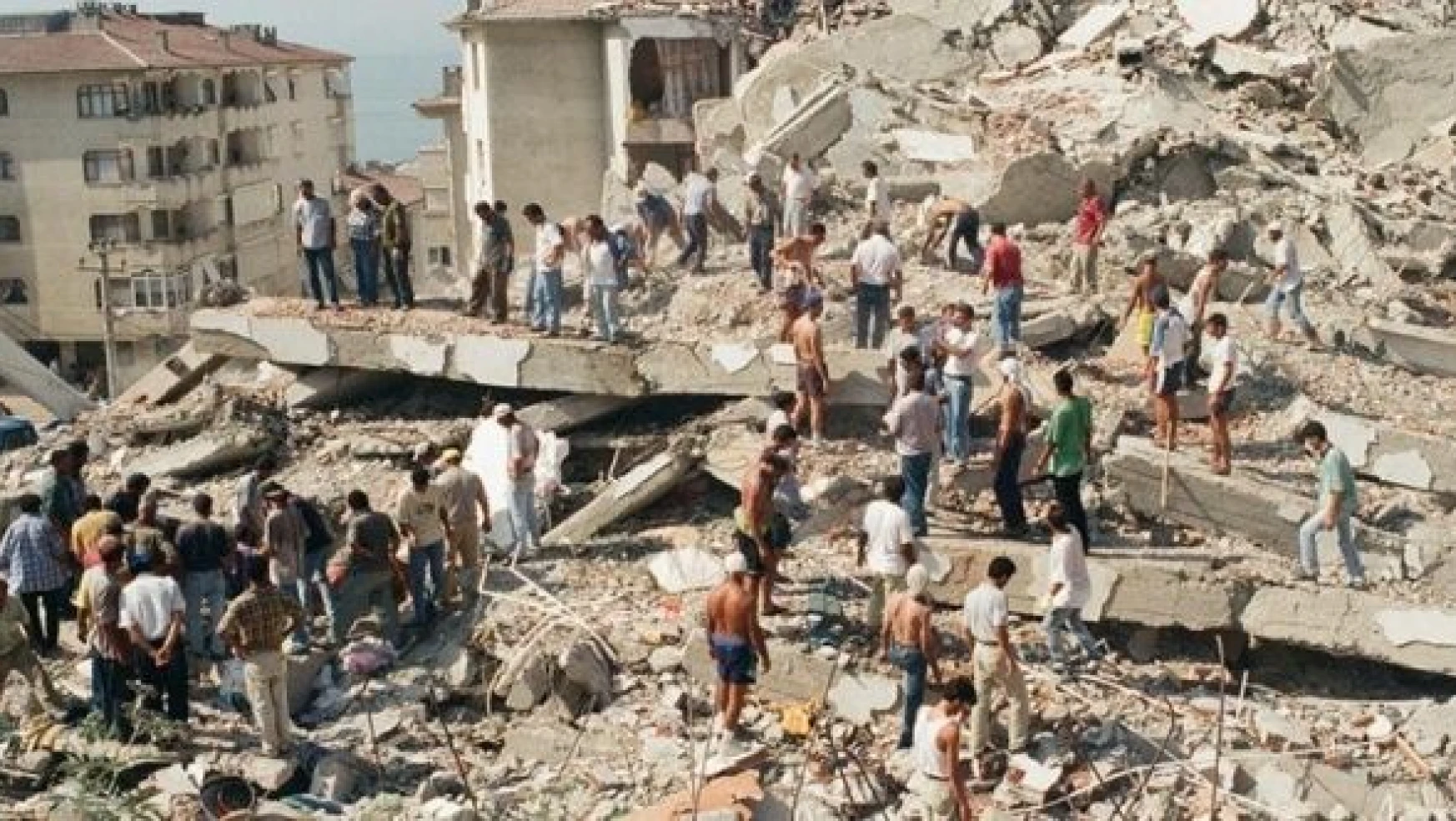17 Ağustos depreminin üzerinden 23 yıl geçti... 17 Ağustos depremi kaç saniye sürdü, depremde kaç kişi öldü?