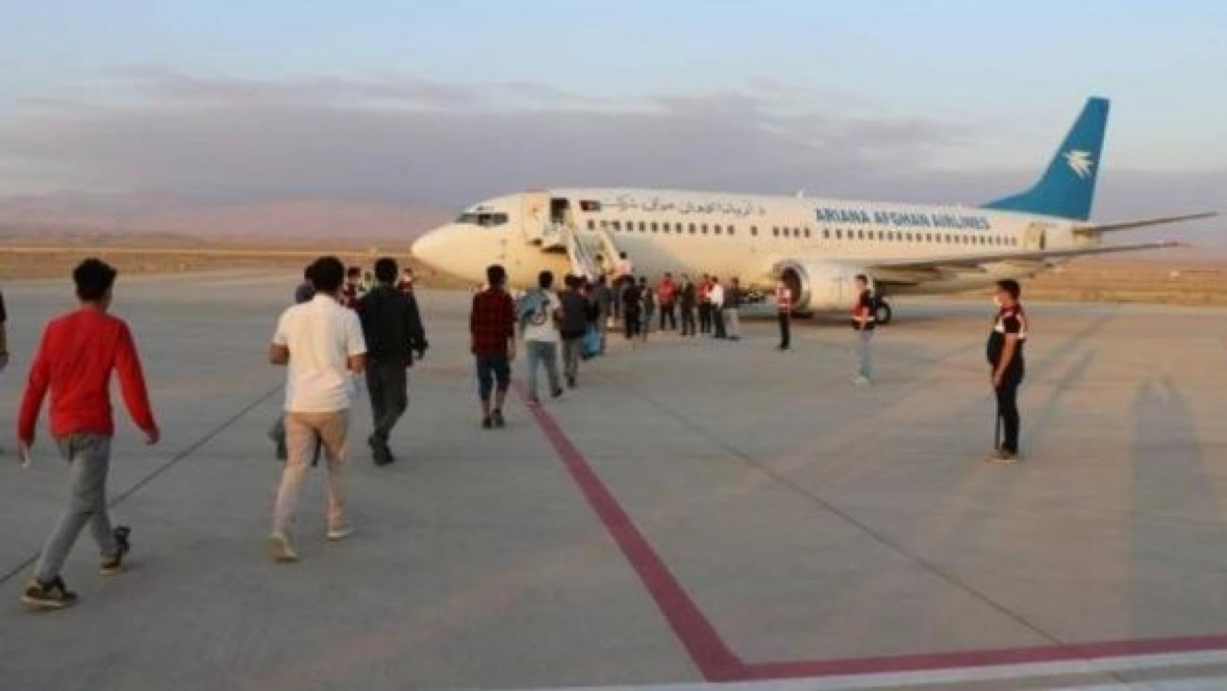 2 ilden Afganistan uyruklu 136 düzensiz göçmen gönderildi