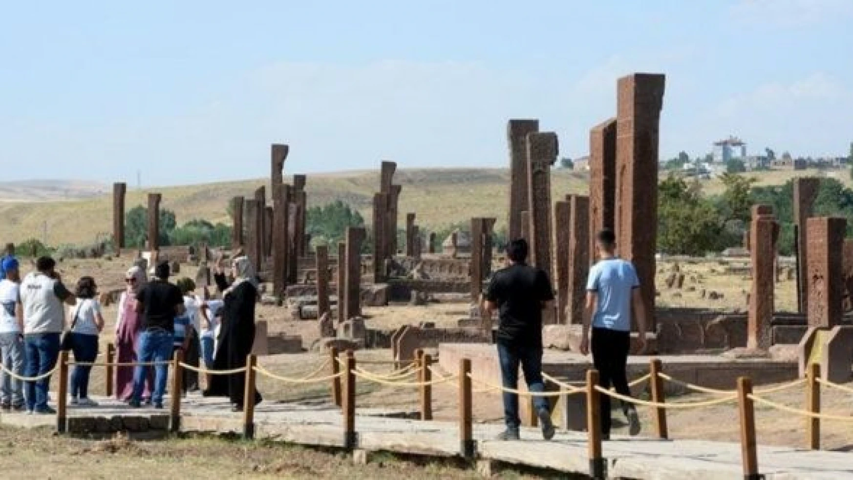 Ahlat Selçuklu Meydan Mezarlığı'nda Malazgirt Zaferi yoğunluğu