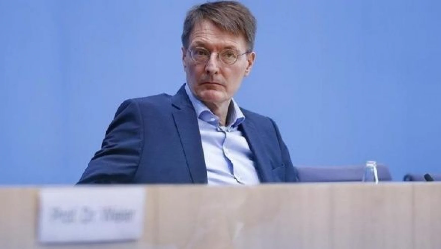 Almanya Sağlık Bakanı, Kovid'e yakalandı