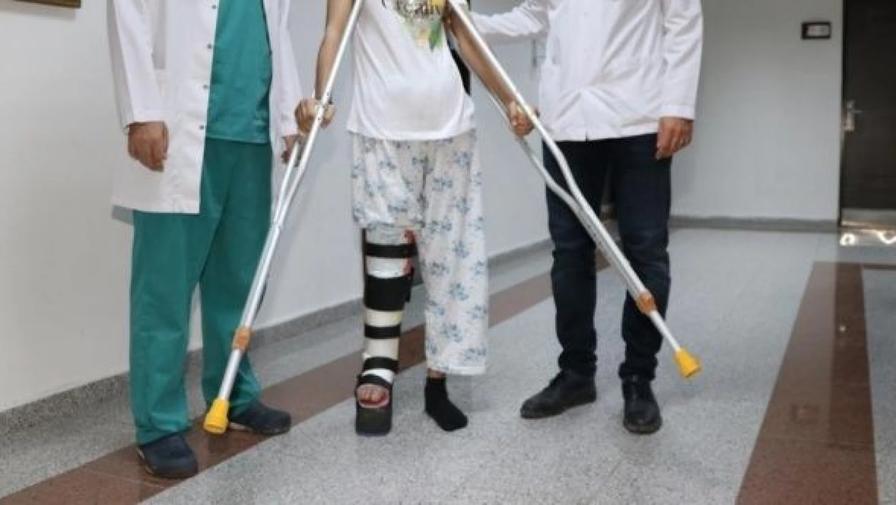Bacağı kopan kız  14 ameliyat sonrası adımlarına kavuştu