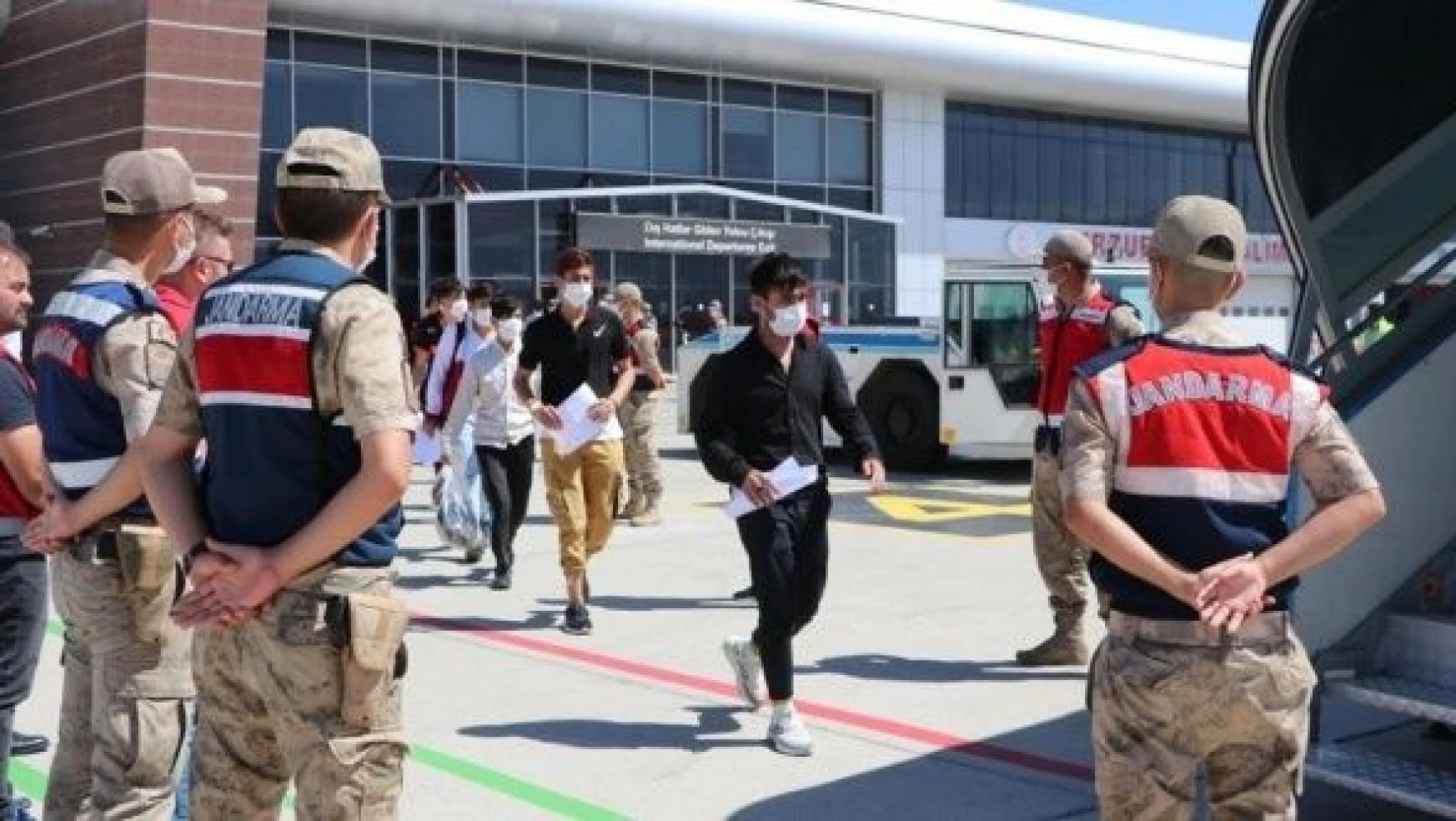 Erzurum'da iki günde 336 Afgan göçmen sınır dışı edildi