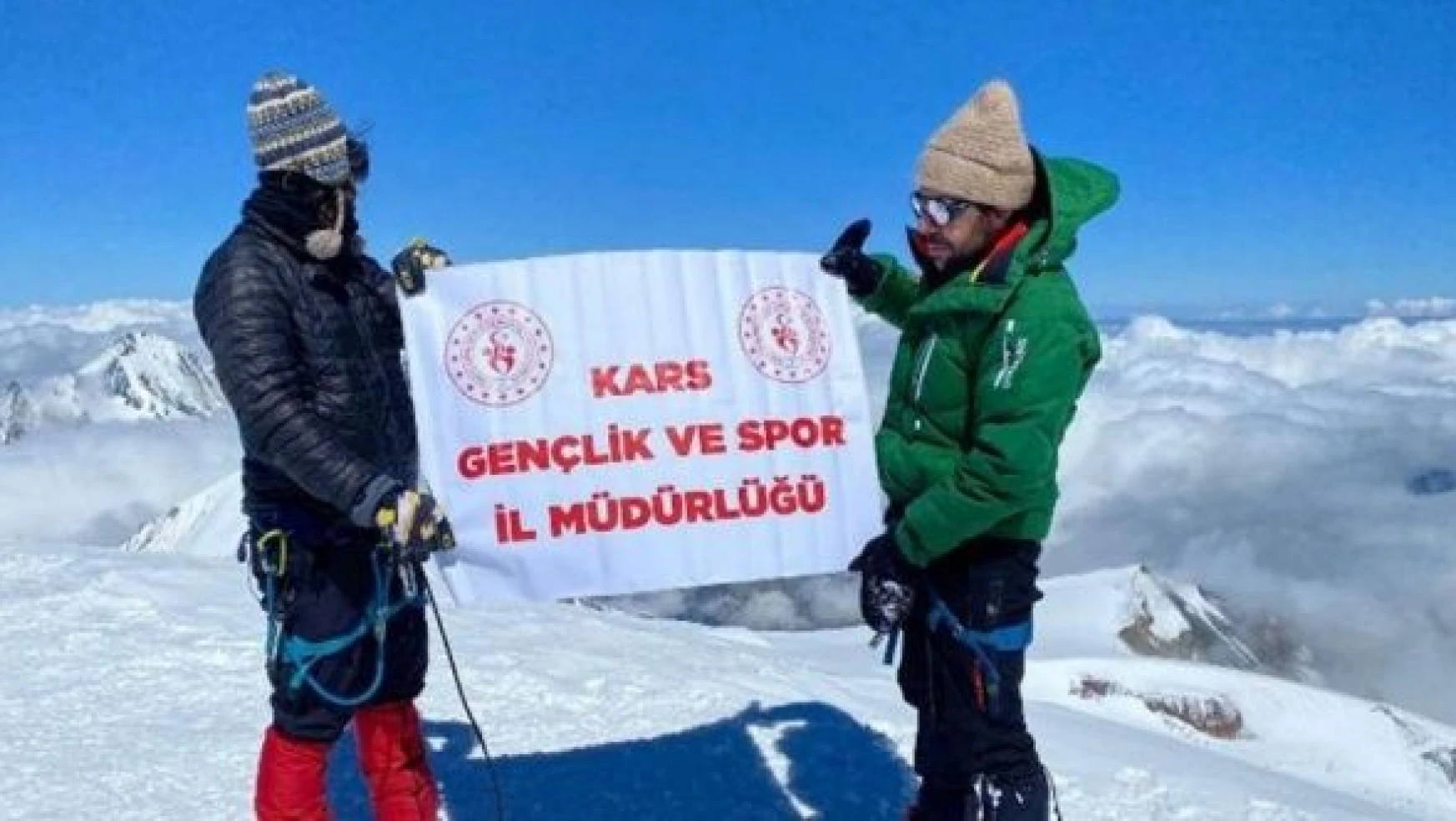 Karslı Dağcılar, Gürcistan'da Kazbeg Dağı'na tırmandı