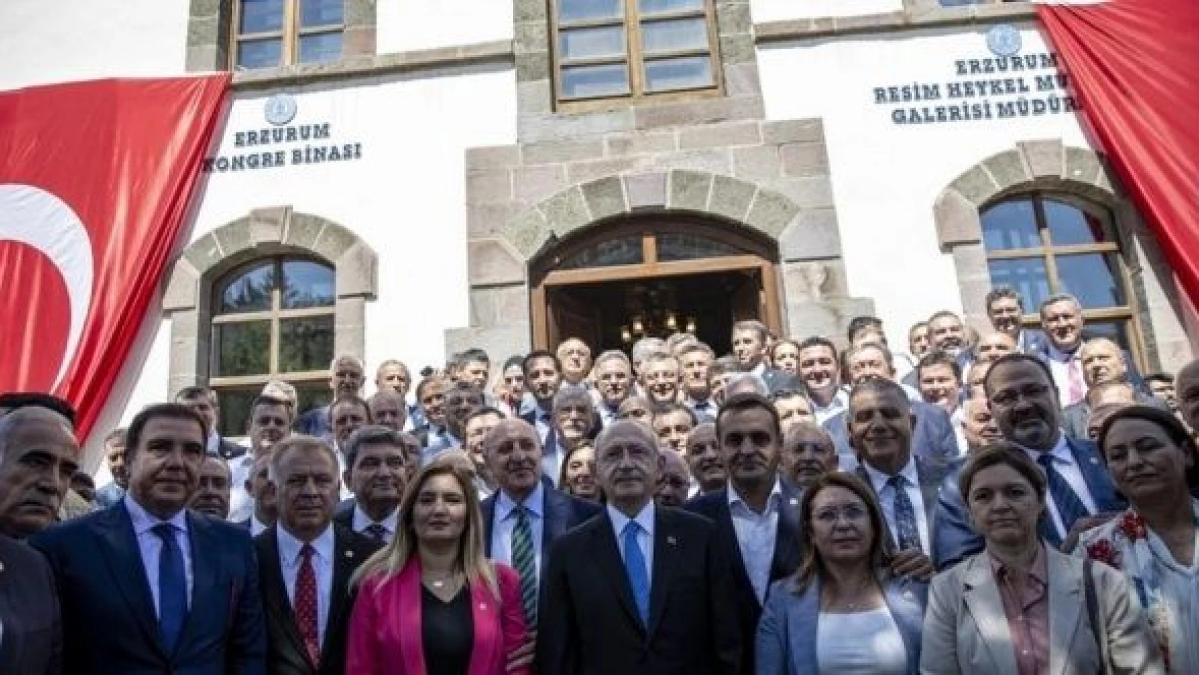 Kılıçdaroğlu, Erzurum Kongresi'nin yapıldığı binayı gezdi