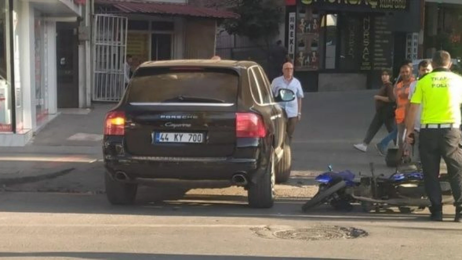 Malatya'da ciple motosiklet çarpıştı