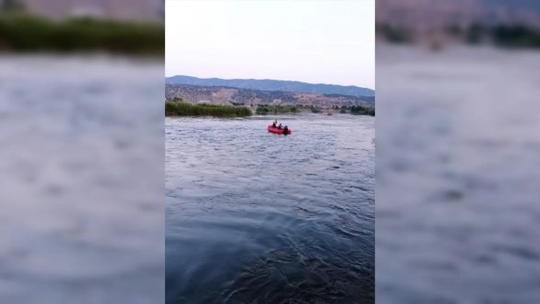 Murat Nehri'nde mahsur kalanlar kurtarıldı
