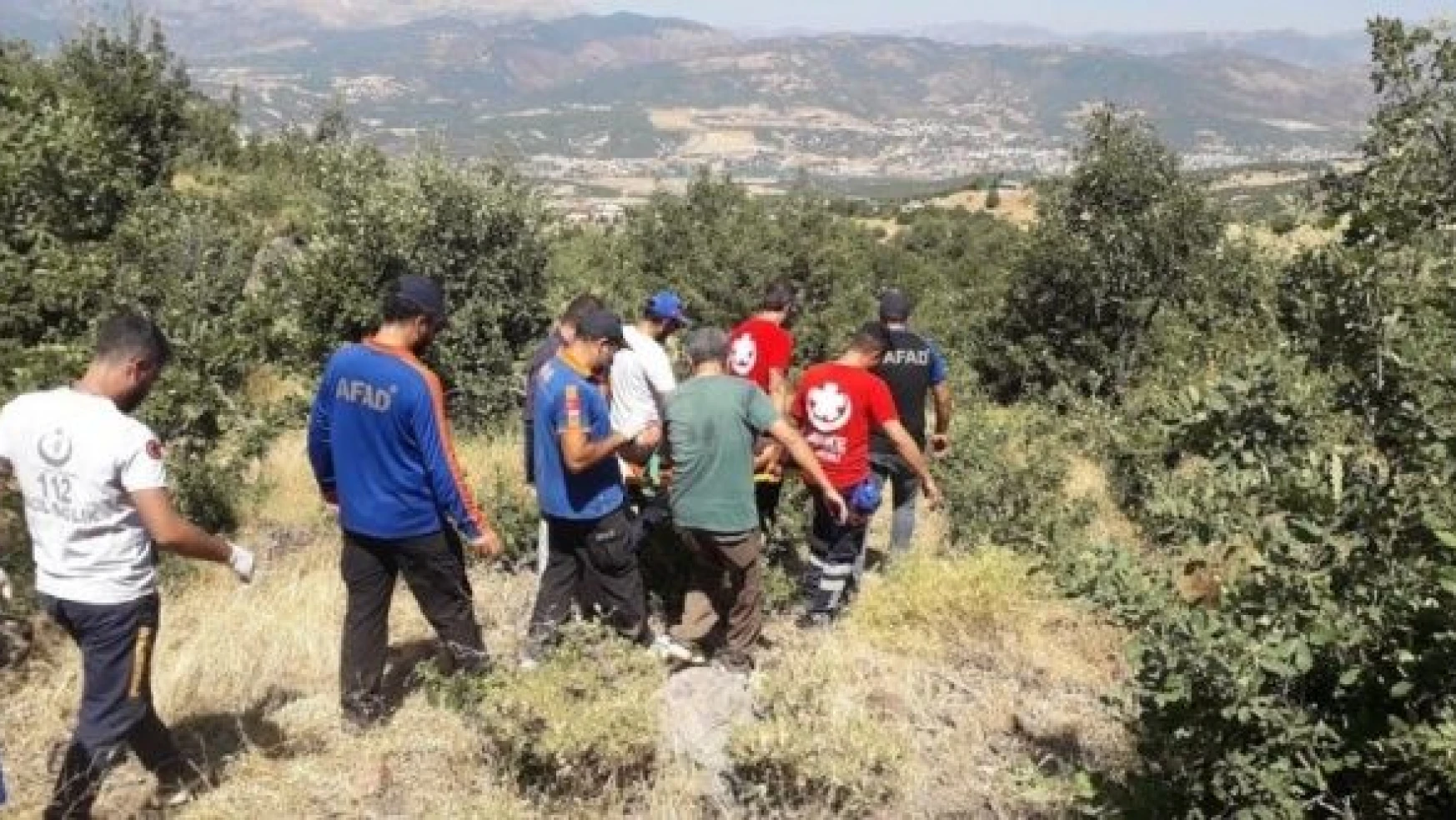 Tunceli'de kayalıktan düşen çoban kurtarıldı