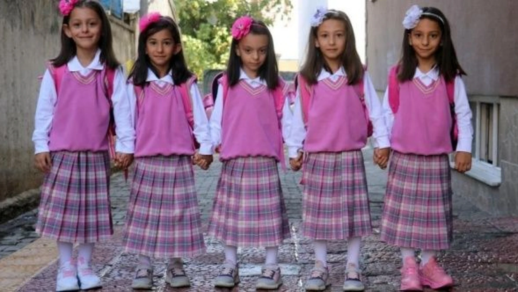 Ağrılı beşiz kızlar okula başladı