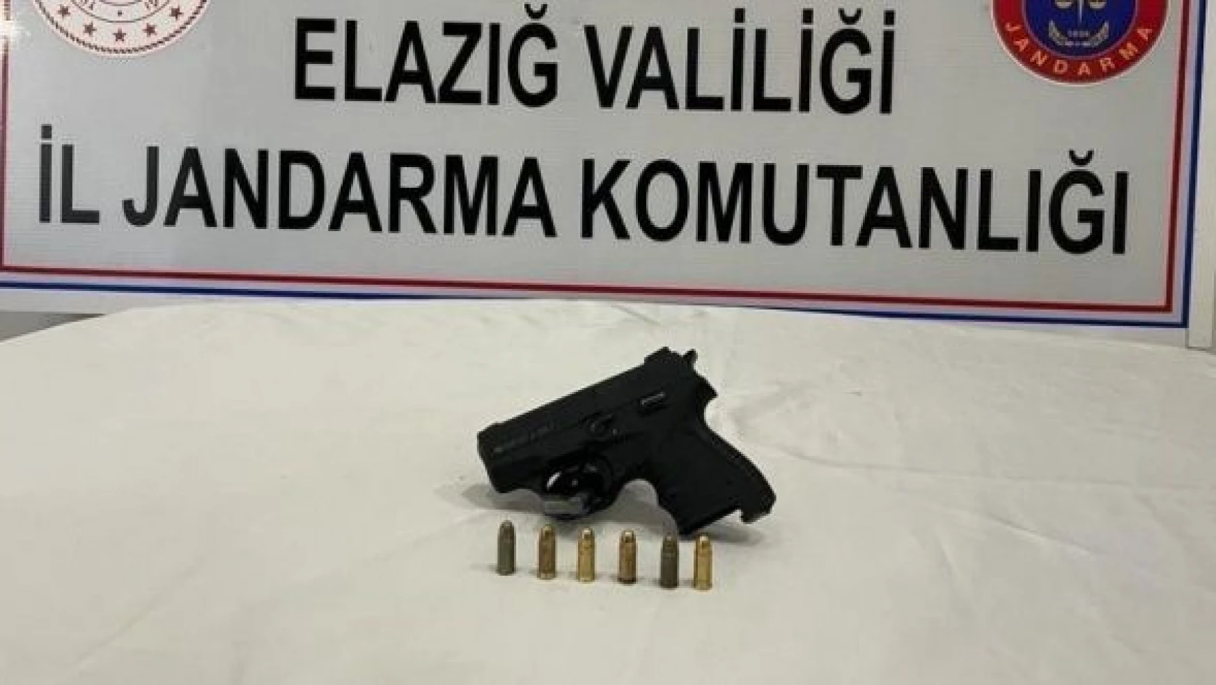 Elazığ'da sonradan gerçek silaha dönüştürülen tabanca ele geçirildi!
