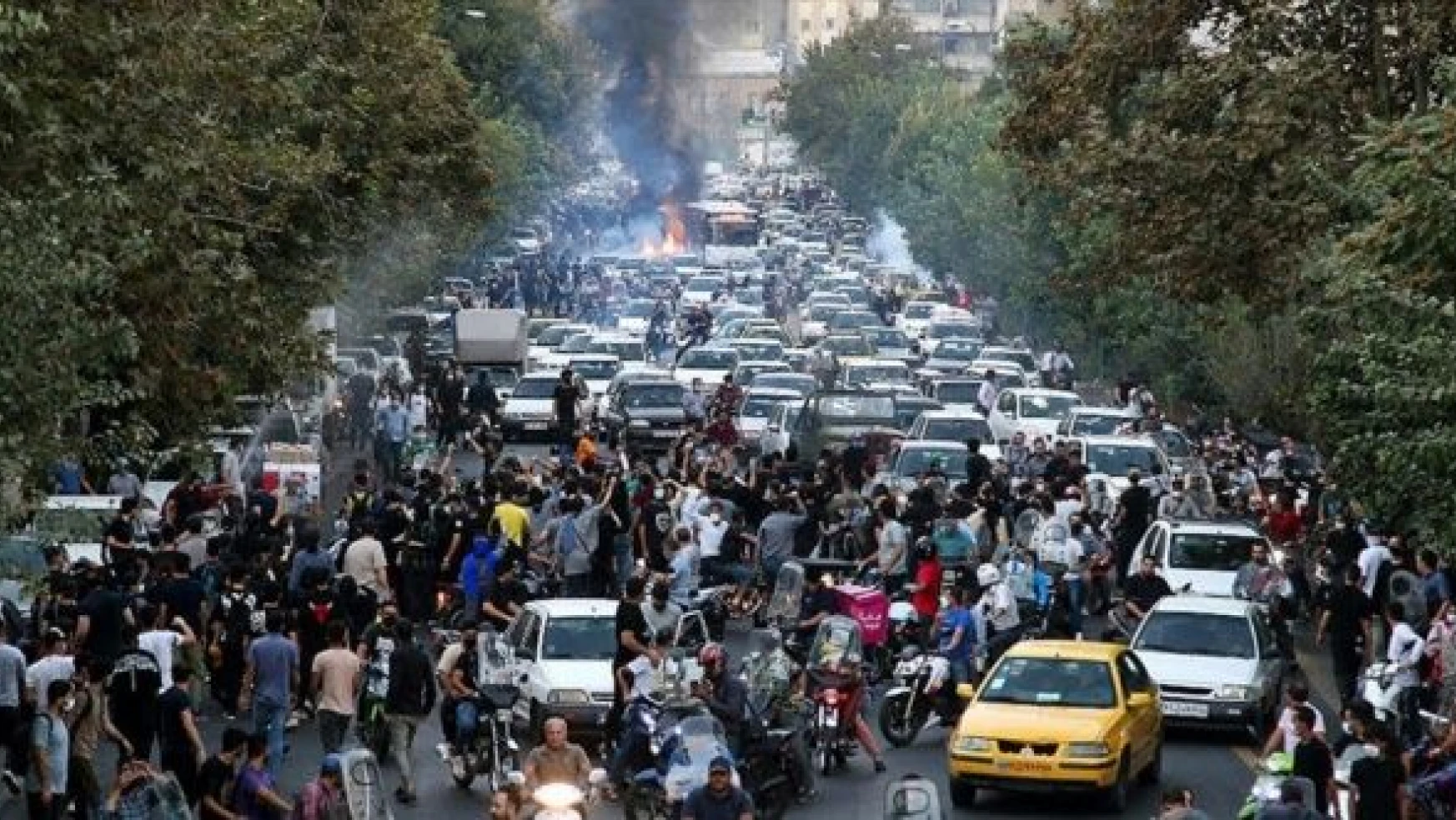 İran'da gösteriler devam ediyor!