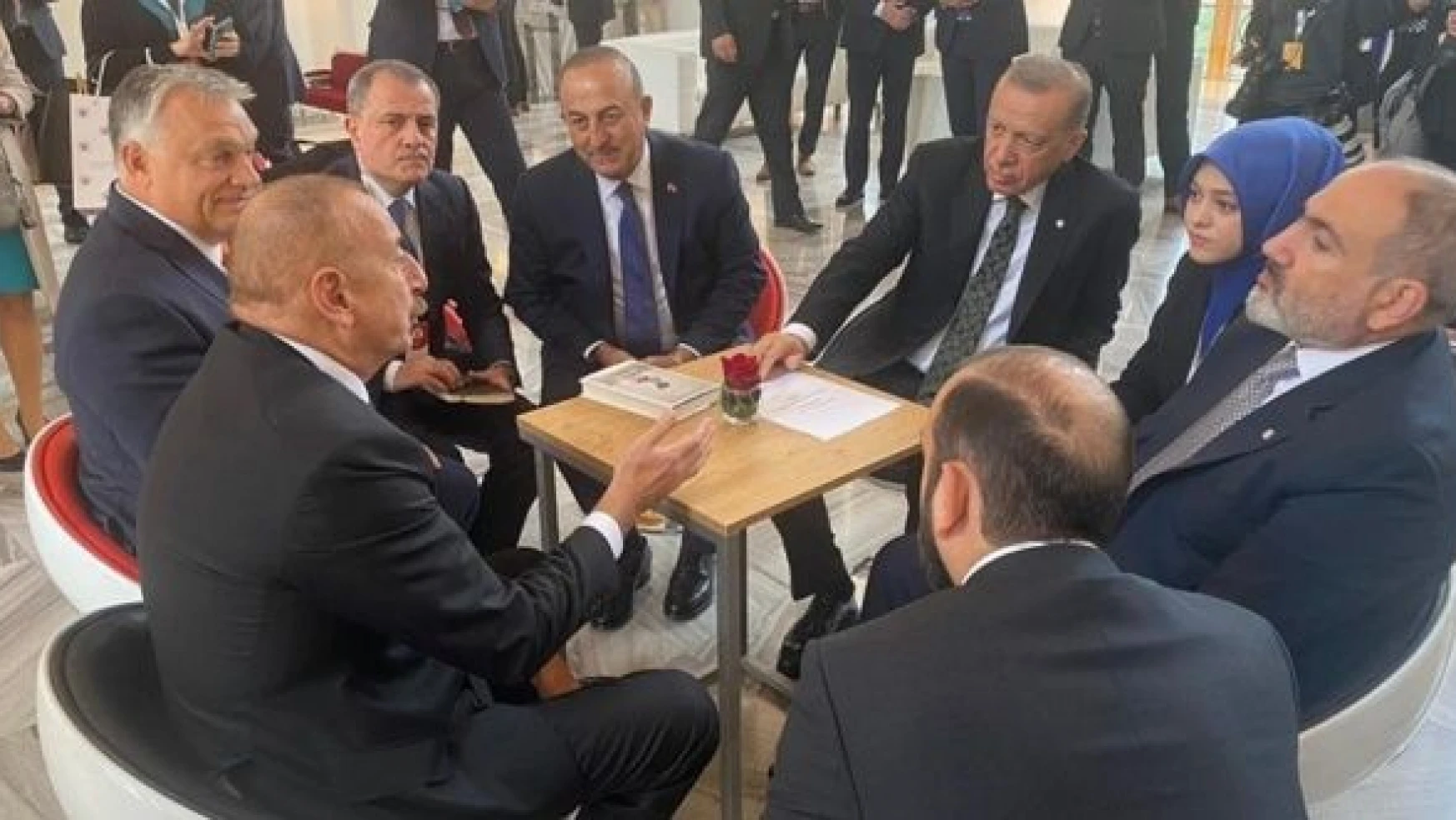 Büyük buluşma: Erdoğan, Aliyev ve Paşinyan aynı masada