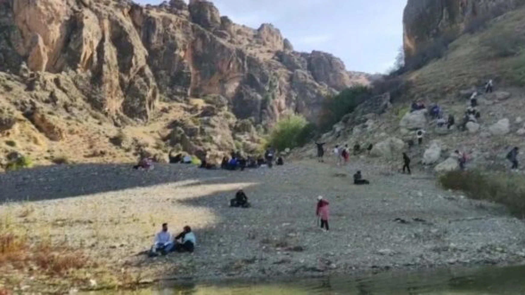 Elazığ'da doğaseverler Saklıkapı kanyonuna gezdi