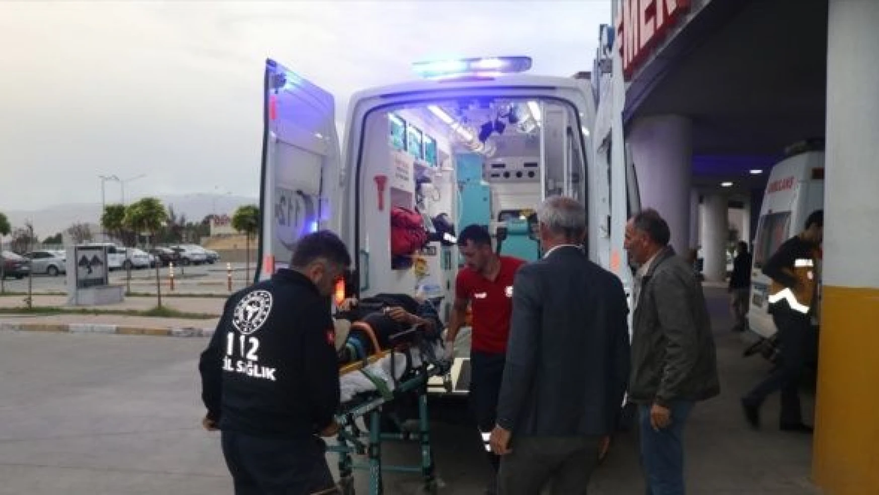 Erzincan'da feci kaza : 21 kişi yaralandı
