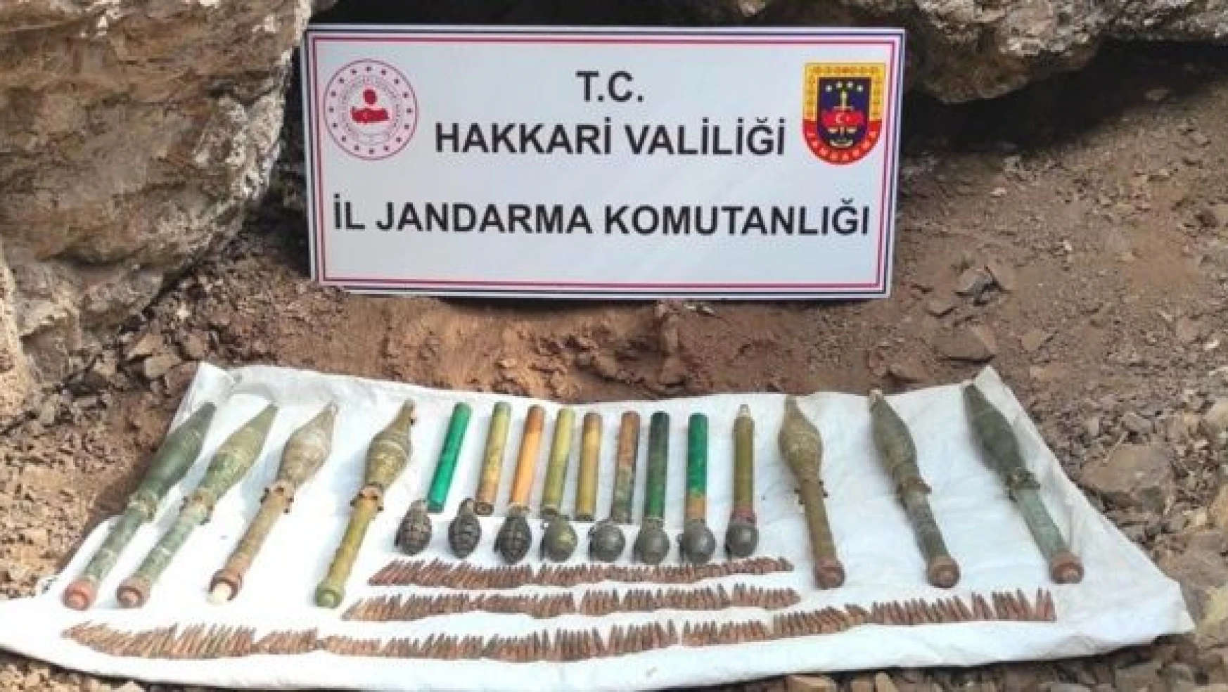 Hakkari'de PKK'ya ait el bombaları ve mühimmat ele geçirildi