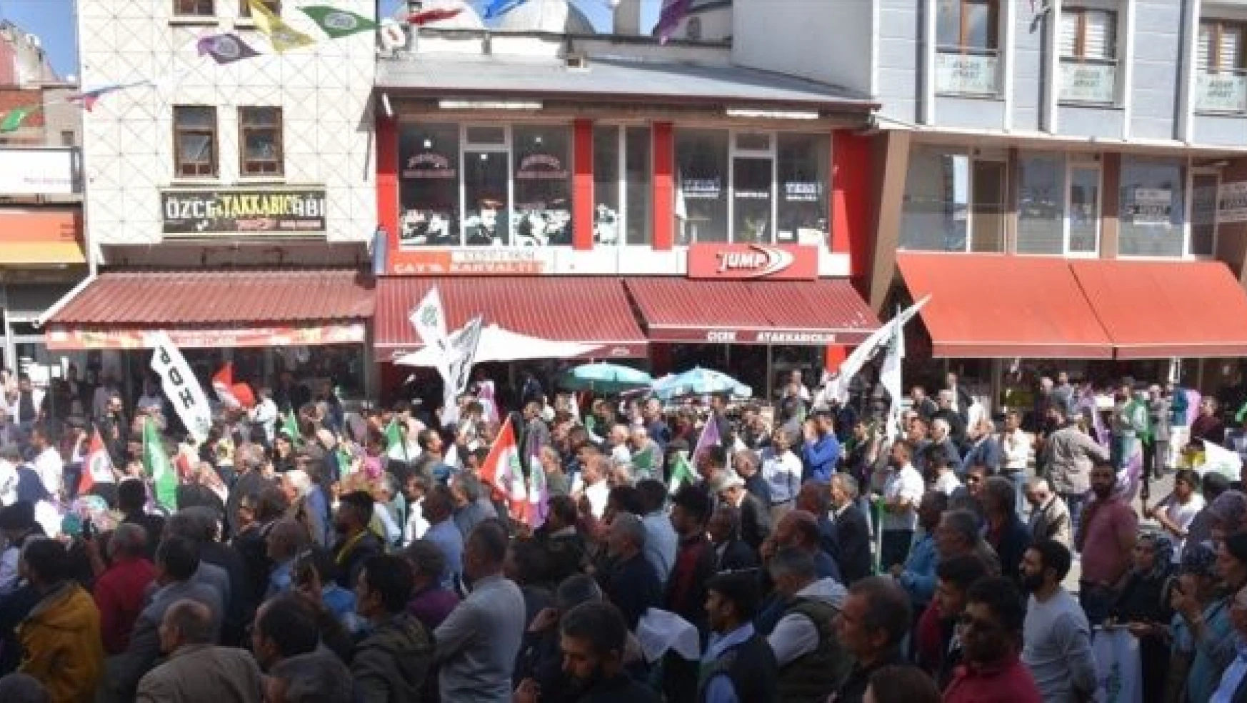 HDP Eş Genel Başkanı Sancar Kars'ta partililerle bir araya geldi