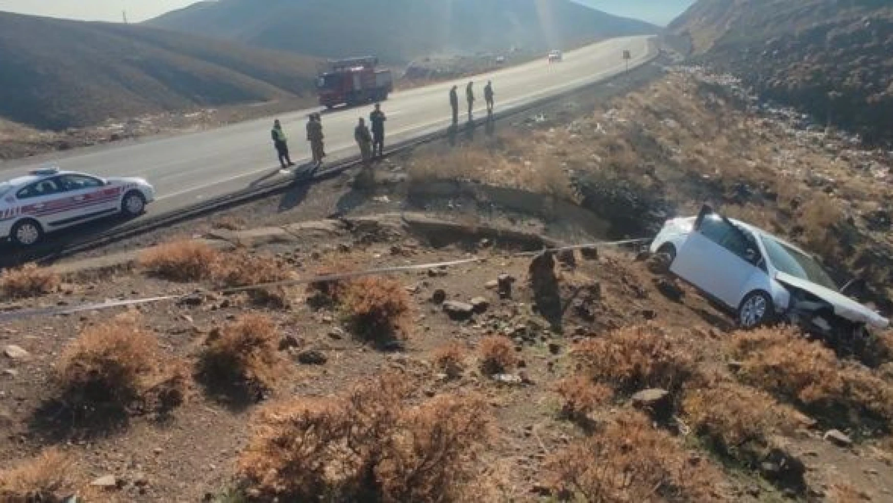 Bingöl'de feci kaza : Otomobil şarampole uçtu