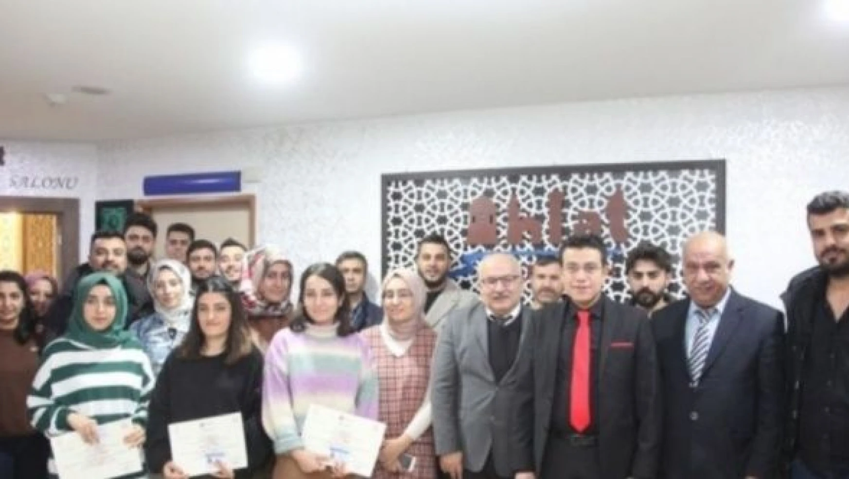 Bitlis'te dron eğitimini tamamlayan çiftçi ve girişimcilere sertifika verildi