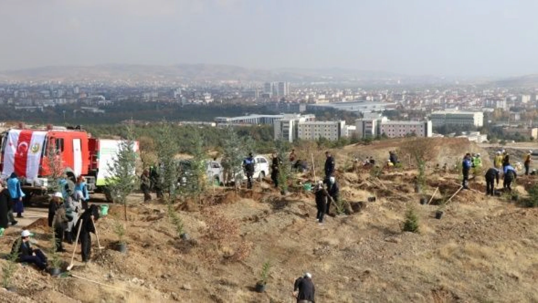 Elazığ, Bingöl ve Mardin'de 'Milli Ağaçlandırma Günü' kapsamında fidanlar toprakla buluşturuldu