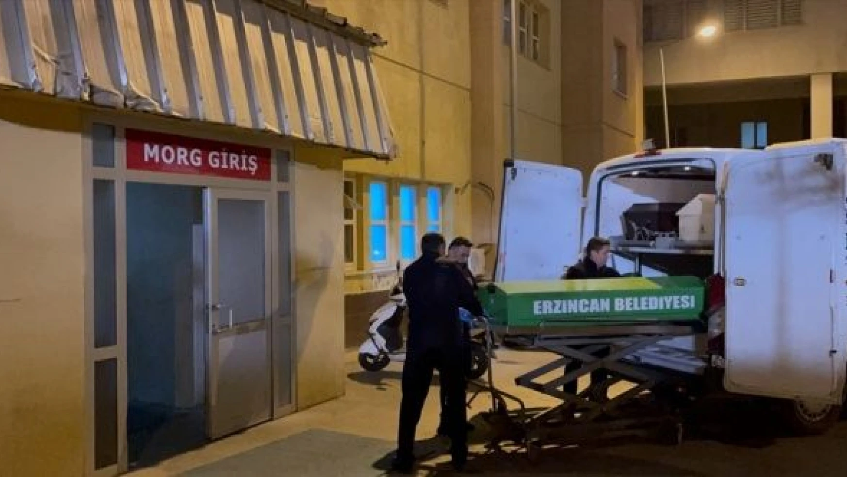 Erzincan'da boğazı kesilmiş bir kişi, evinin ahırında ölü  bulundu
