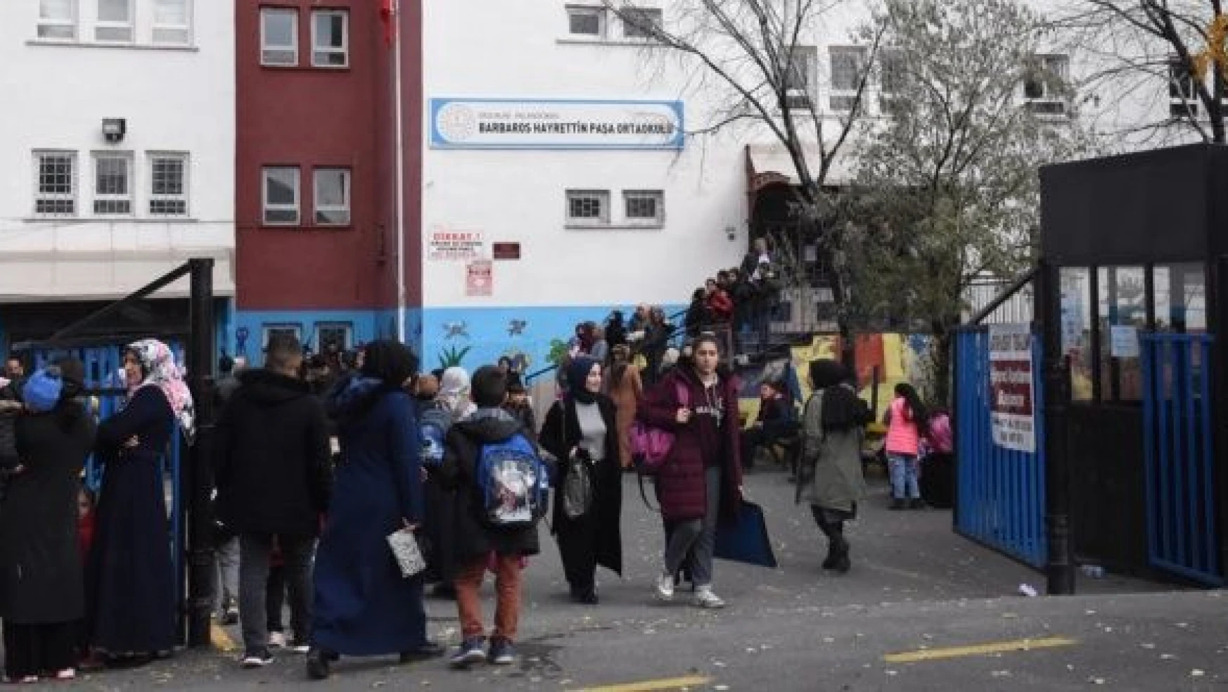 Erzurum'da 12 öğrenci hastanelik oldu