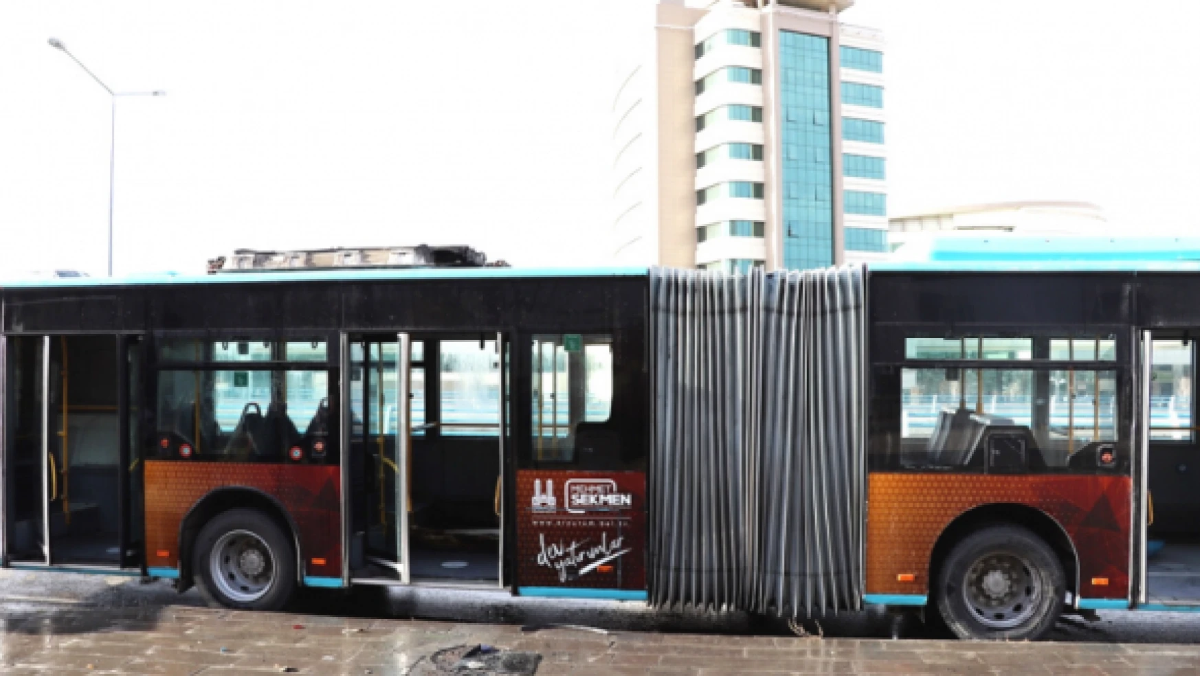 Erzurum'da halk otobüsü alev aldı!