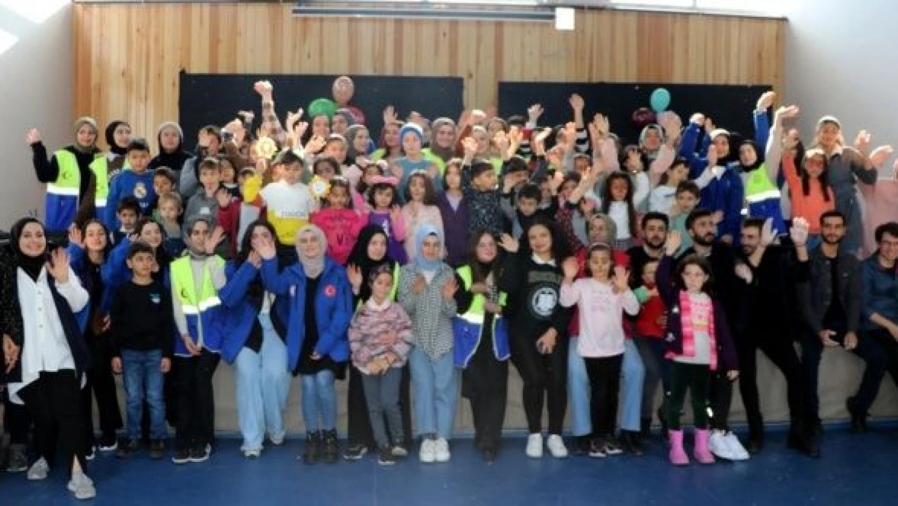 Erzurum'da üniversitelilerden Dünya Çocuk Hakları Günü etkinliği