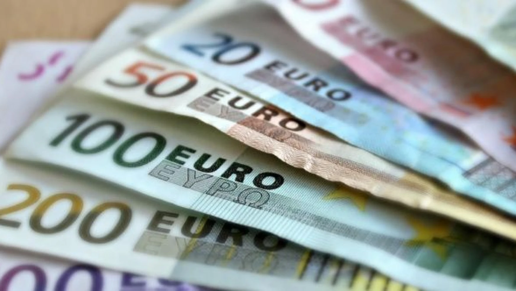 Euro/TL yeni haftaya düşüşle başladı